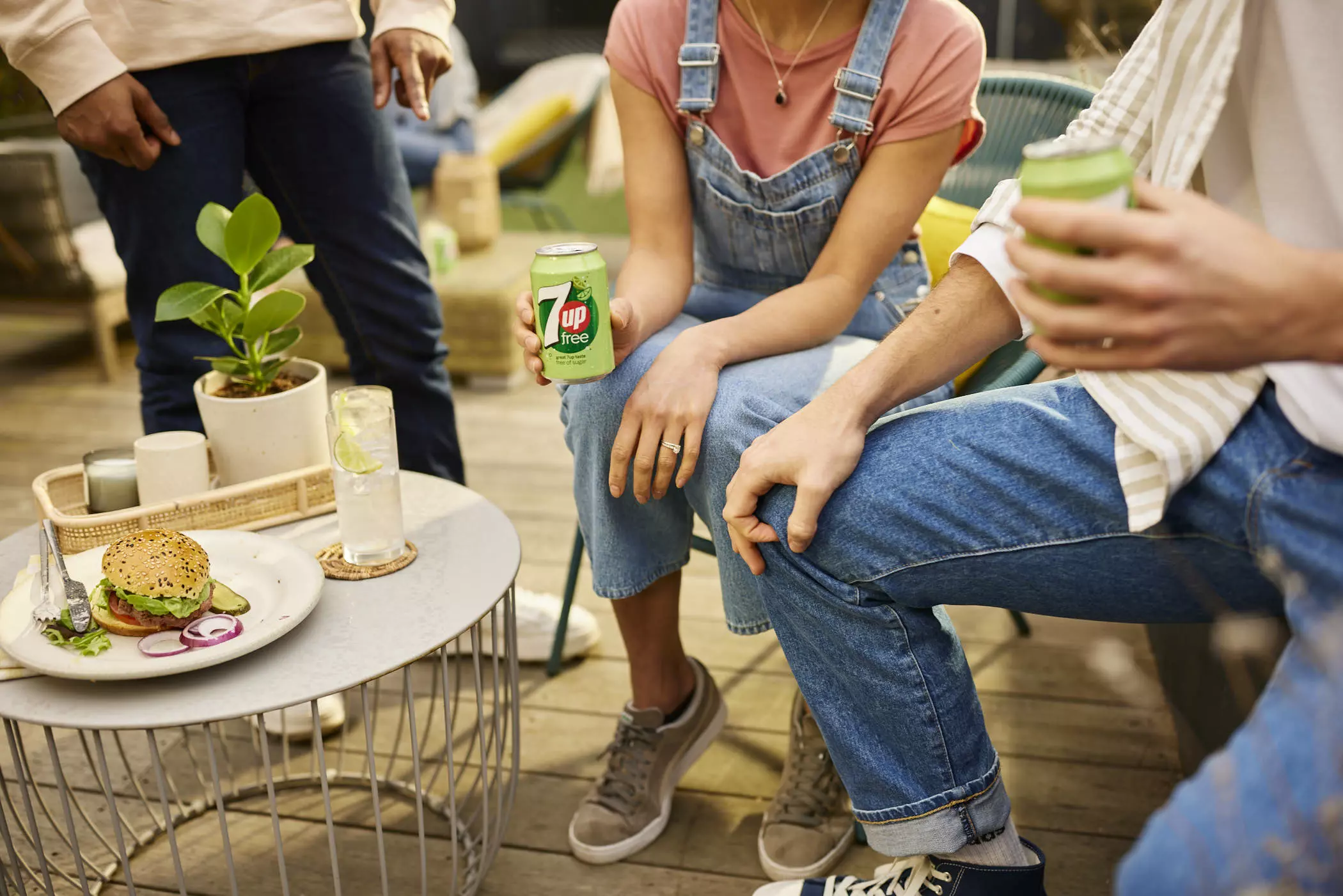 2022 03 16 pepsico 7up shot 11 bbq packshot free can 136 Jack Terry 7UP - Friends Food Fizz