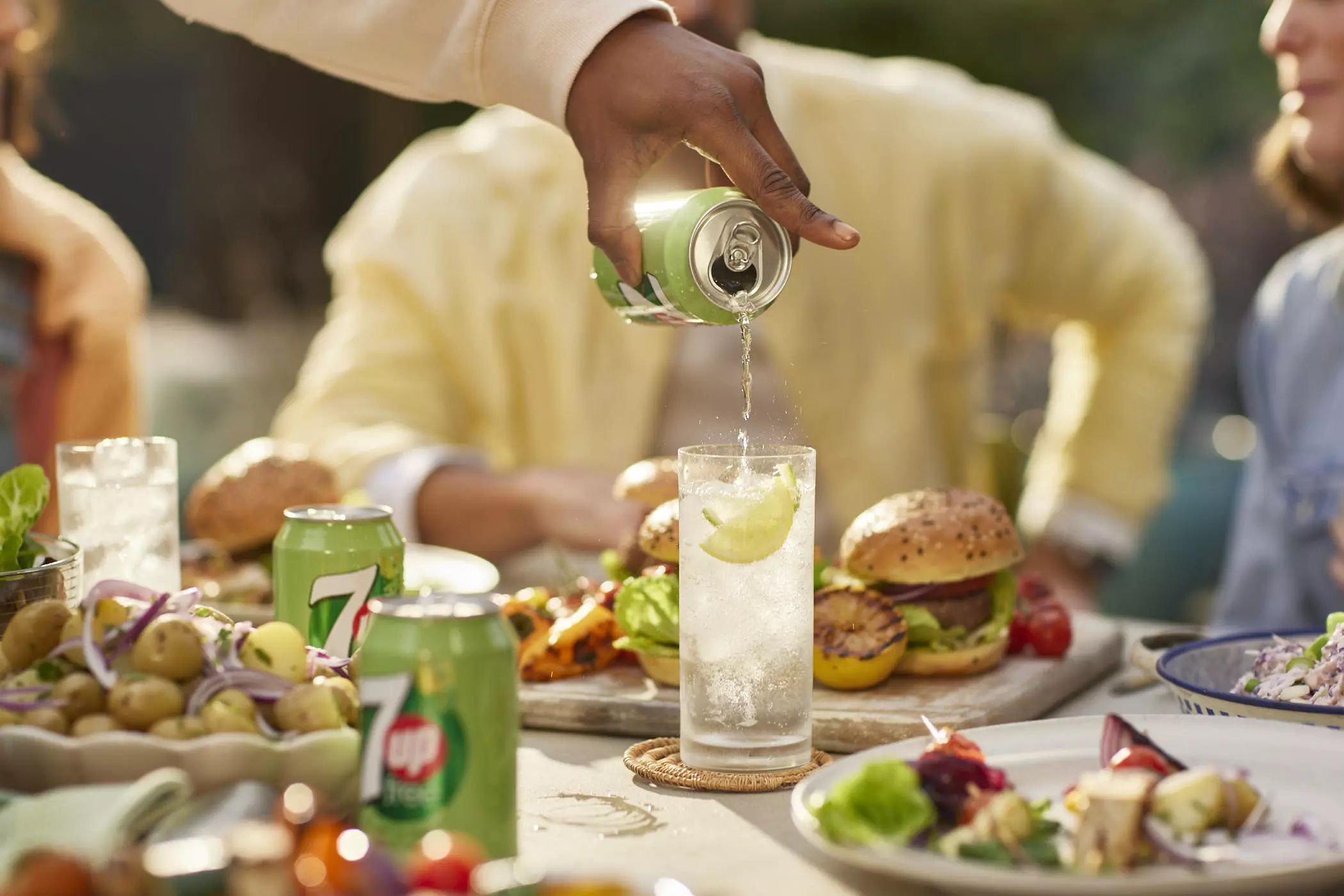 pepsico 7up shot 11 bbq packshot free can 0259 Jack Terry 7UP - Friends Food Fizz